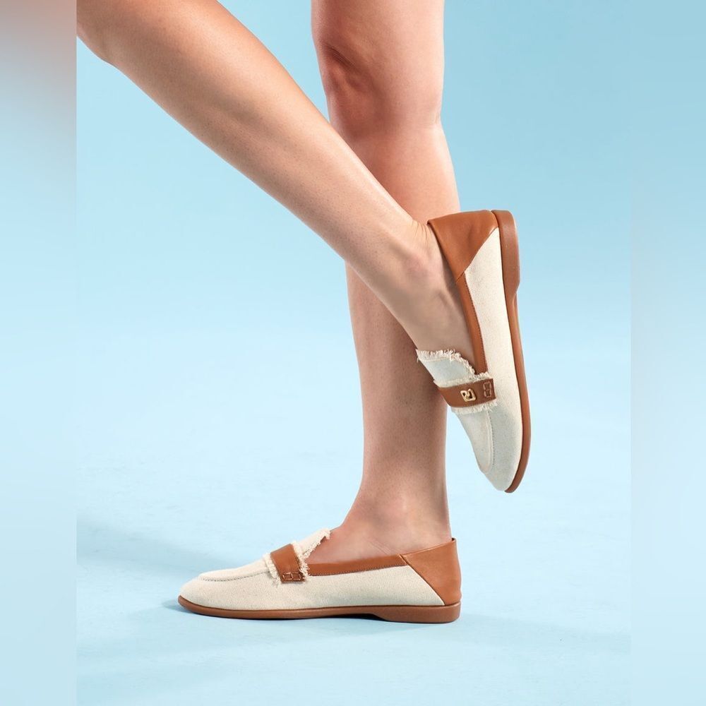 Comfortable Women's Collapsible Back Loafer in Cream Canvas Fabric - Brand New